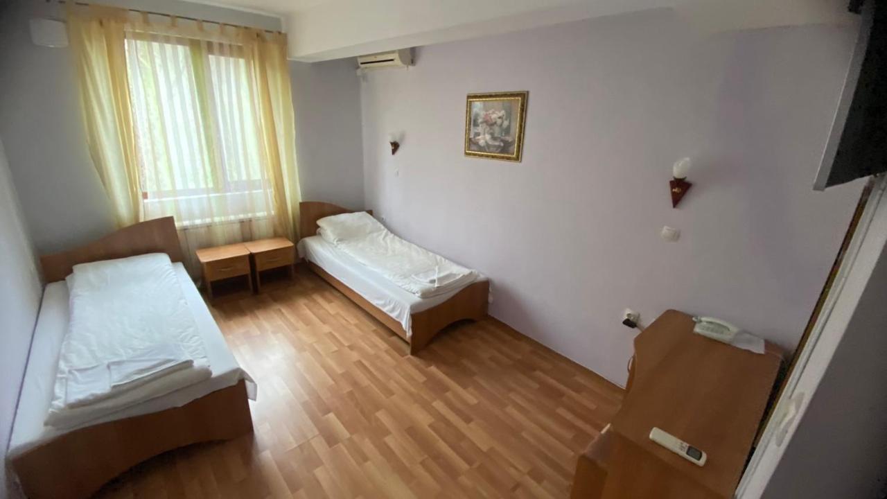 Хотел Галина Палас Srem Εξωτερικό φωτογραφία